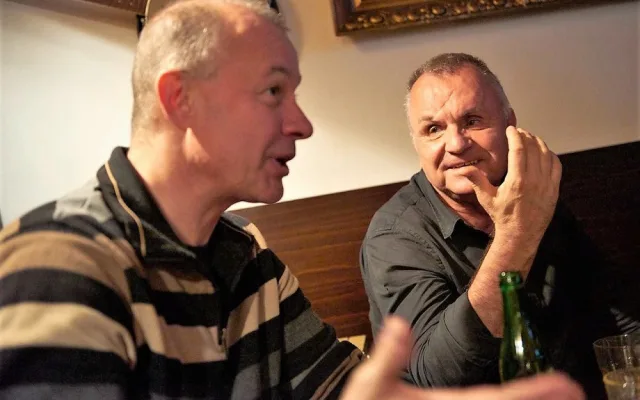Začínal u vážné hudby a skončil u rocku. S kapelou Elán obletěl za měsíc celou zeměkouli
