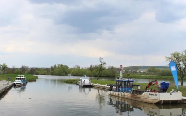 Baťův kanál je odemčený. Na vodní cestu se po zimě vrací turistické lodě