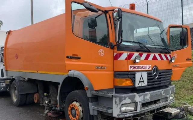 Kupte si tramvaj nebo stroj na čištění silnic. Dopravní podnik prodává majetek.