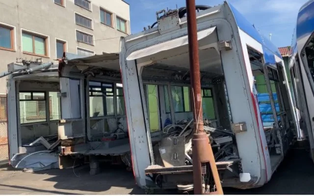 Kupte si tramvaj nebo stroj na čištění silnic. Dopravní podnik prodává majetek.
