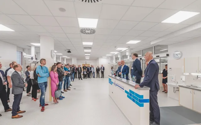 Budějcká nemocnice představila nové prostory za více než miliardu. Vzniklo tam 12 operačních sálů