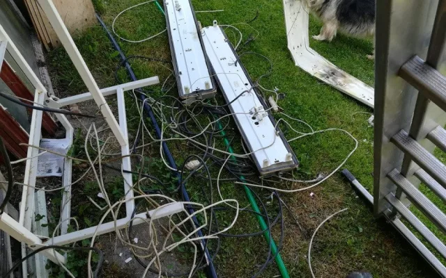 Kulový blesk je připravil o střechu nad hlavou. Dcera založila sbírku na pomoc rodičům