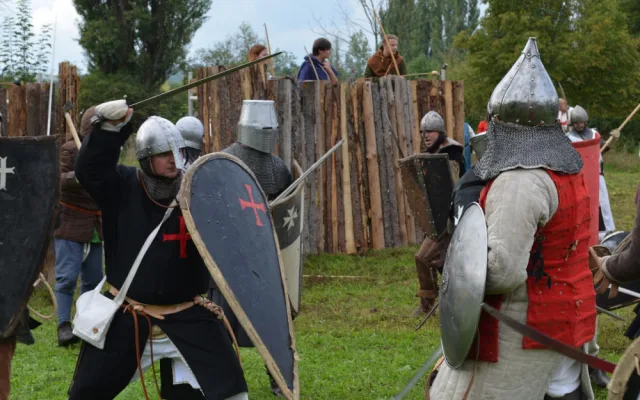 Totálním fiaskem skončila původně avizovaná pompézní akce, Templářský víkend naštval diváky i trhovce
