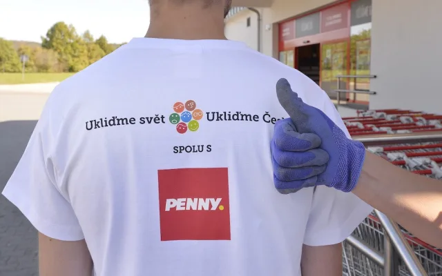 Veřejnost s PENNY uklidí podzimní Česko