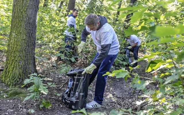 Veřejnost s PENNY uklidí podzimní Česko