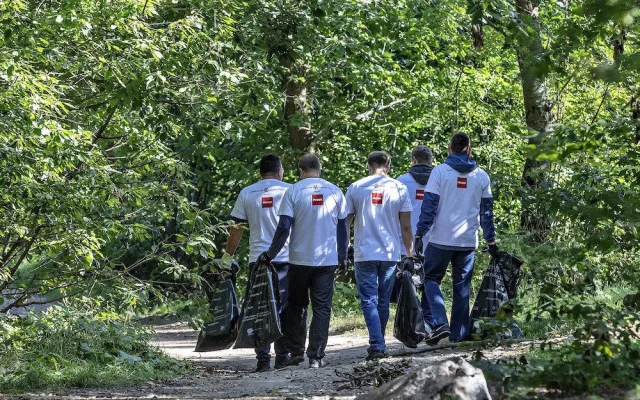 Veřejnost s PENNY uklidí podzimní Česko