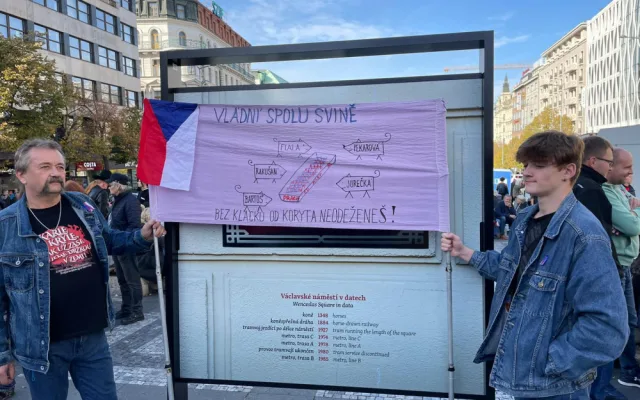 Na Václavském náměstí protestovaly tisíce lidí. Chtěly demisi vlády.