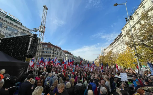 Na Václavském náměstí protestovaly tisíce lidí. Chtěly demisi vlády.