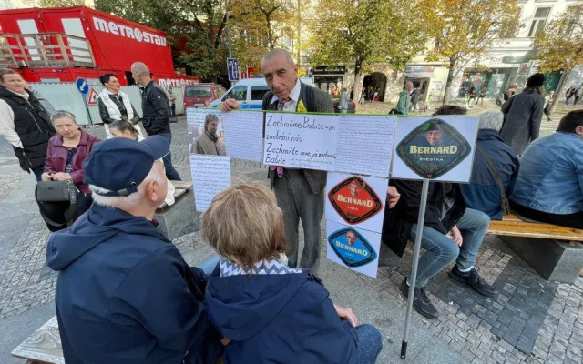 Na Václavském náměstí protestovaly tisíce lidí. Chtěly demisi vlády.