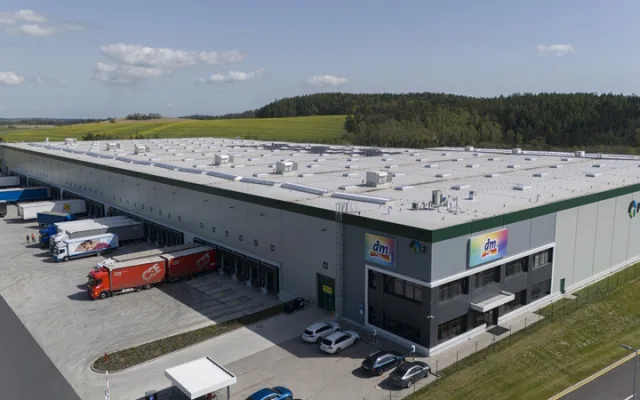 V březnu 2024 zahájilo provoz nové logistické centrum v areálu Prologis Park Prague D1 Ostředek.