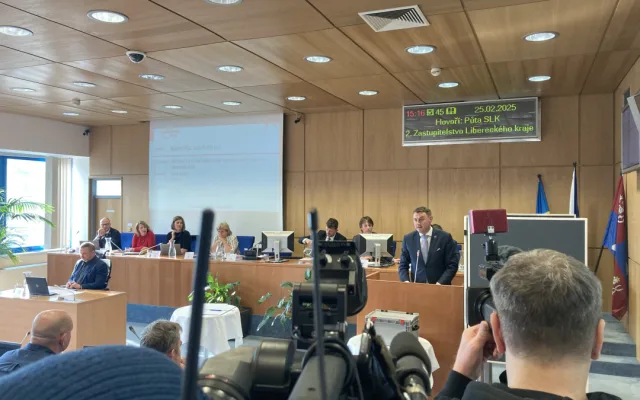 Druhé zasedání zastupitelstva Libereckého kraje - debata před tajným hlasováním o odvolání hejtmana.