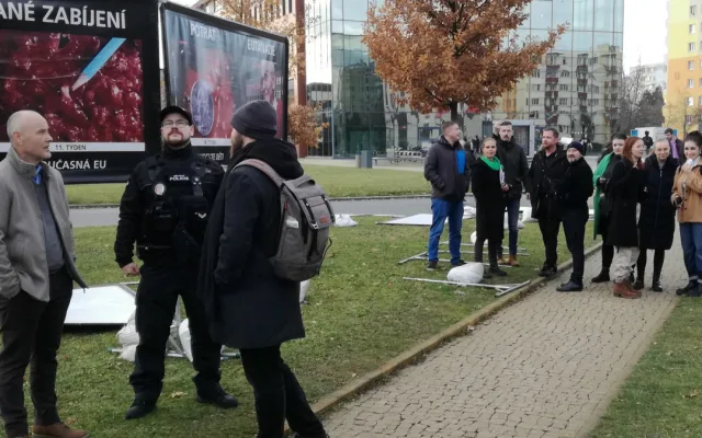 "Šokující a drastické." Kontroverzní akce pobouřila studenty i veřejnost