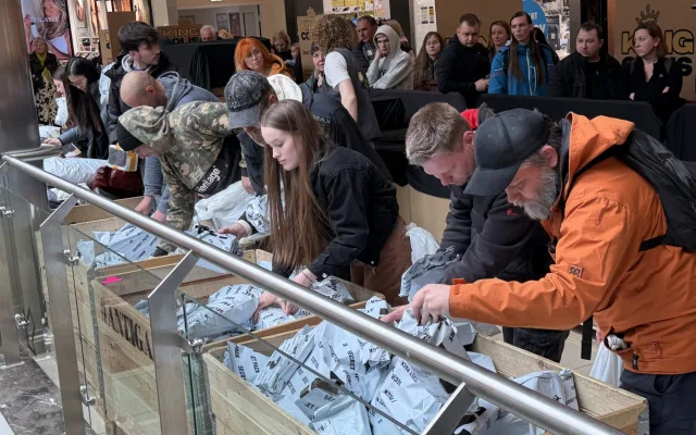 Lidé rozbalují poklady i naprosté bizáry. Adrenalinový hon na balíčky odstartoval