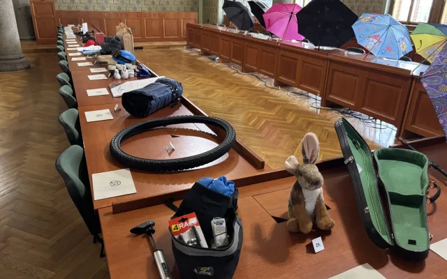 Sekačka za 110, podprsenka za 20, ale i speciální kolo za 2000. Liberec prodával věci ze ztrát a nálezů