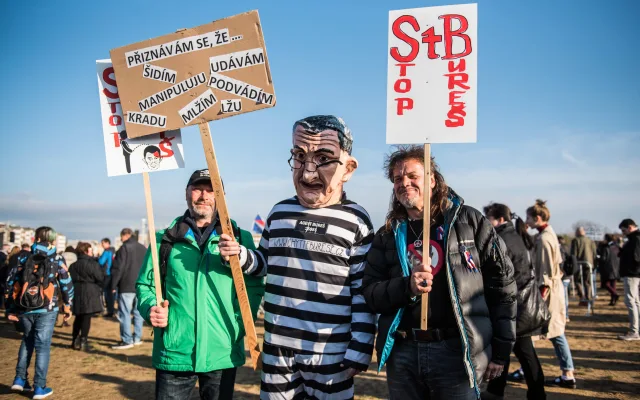 Demonstrace na Letné