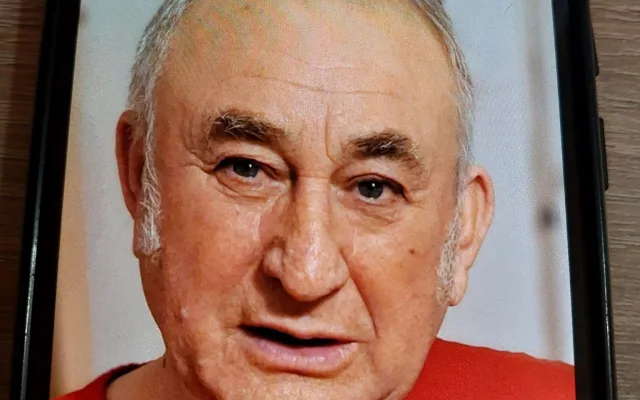77letý senior v maskáčové bundě zmizel, policie ho vypátrala