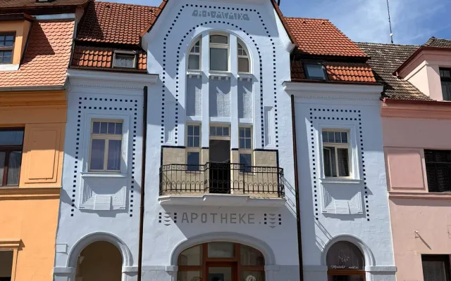 Podrobný průzkum i analýza starých fotek, bývalé lékárně se vrátila původní krása