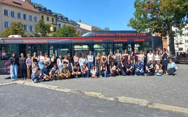 FOTO: Dokumentární Ji.hlava slaví 30, na jihlavském náměstí představila autobus
