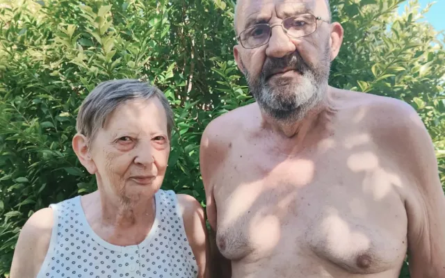 Přežili požár o vlásek. Vnuk spustil sbírku pro prarodiče
