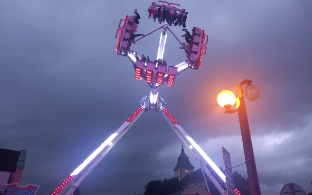 Víkendové tipy: V Lukách bude pouť, v Telči balóny a v Jihlavě rakety