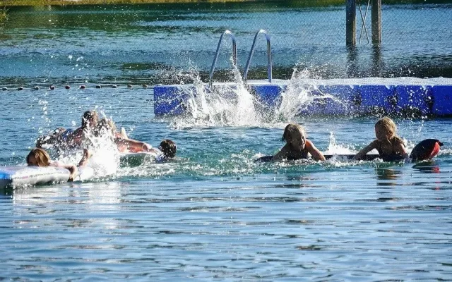 Kvalita vody v Karlovarském kraji se kvůli vedru zhoršuje