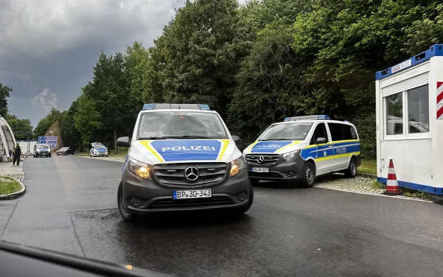 Čech hajloval před německými policisty při průjezdu hraničním přechodem