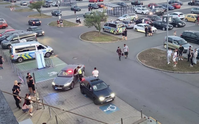Policie si tvrdě došlápla na účastníky tuningového srazu. Odhalila 41 přestupků