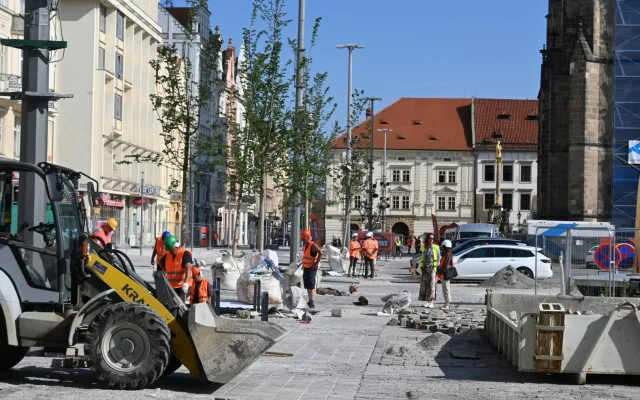 Na náměstí přibyly stromy, první fáze ostře sledované rekonstrukce jde do finiše