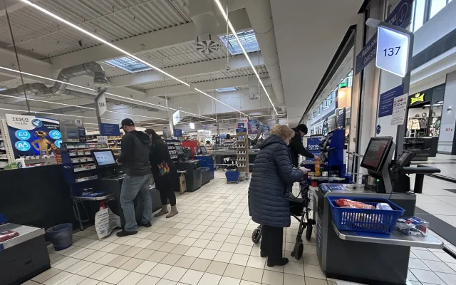 Tesco zvažuje odchod z Česka. Co by to znamenalo pro čtyři hradecké prodejny?