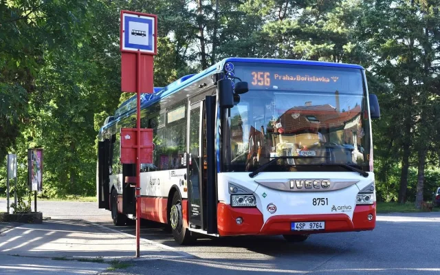 Středočechy si berou jako rukojmí. Kraj chce jednosměrku v Praze 6 zrušit soudně