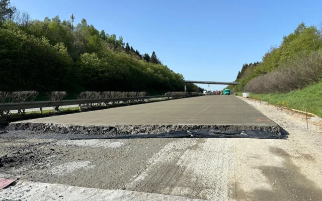 ŘSD opravuje za 580 milionů levou stranu D5 od hranic na Plzeň