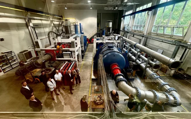 Vodní elektrárnu Orlík čeká proměna za miliardy. Novou turbínu testují v Blansku