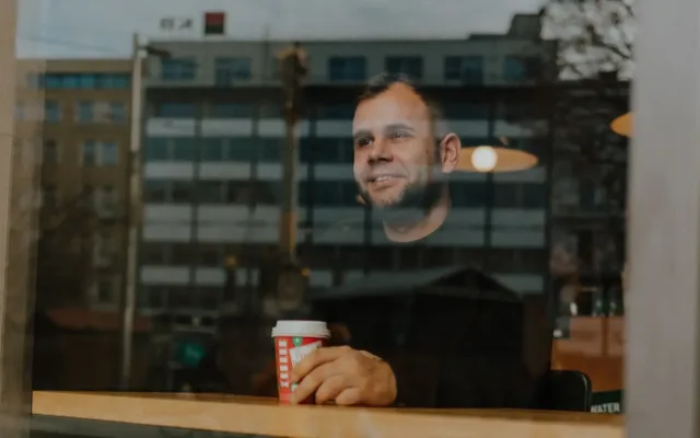Přežil pokus o sebevraždu. Dnes David o bipolární poruše píše úspěšné knihy