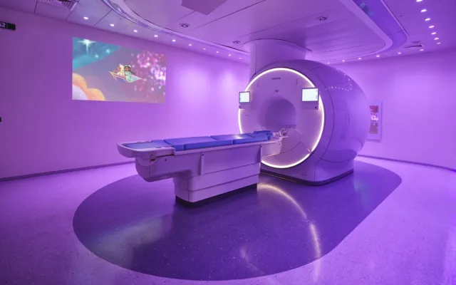 Disney hrdinové pomáhají dětem v jablonecké nemocnici zvládnout magnetickou rezonanci