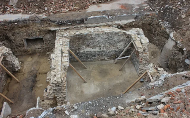 Opavská Slezanka odhalila tajemství. Archeologové objevili sklepy i historickou jímku