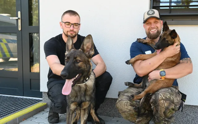 Roztomilé posily u policie: Štěňata Vuky a Soňa cvičí na ochránce a specialistku