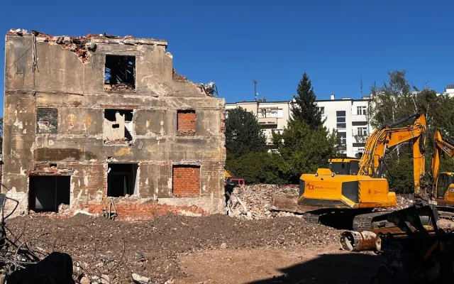 Z hromady suti na lukrativní adrese v centru Hradce vyrostou nové byty