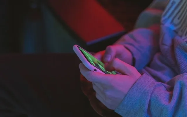 Dítě není content. Policie drsným videem varuje před fotkami dětí na síti