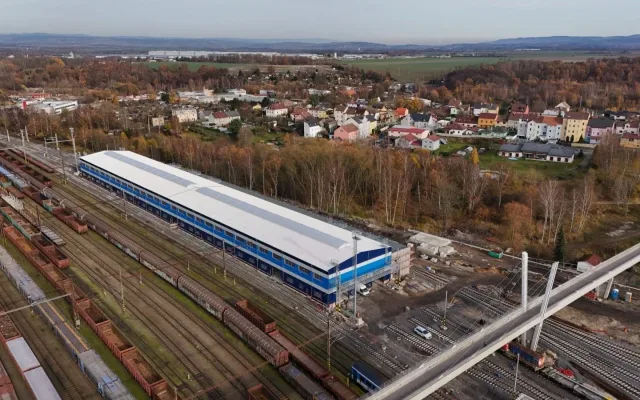 České dráhy otevřely v Chebu moderní halu údržby vlaků, stála 830 milionů