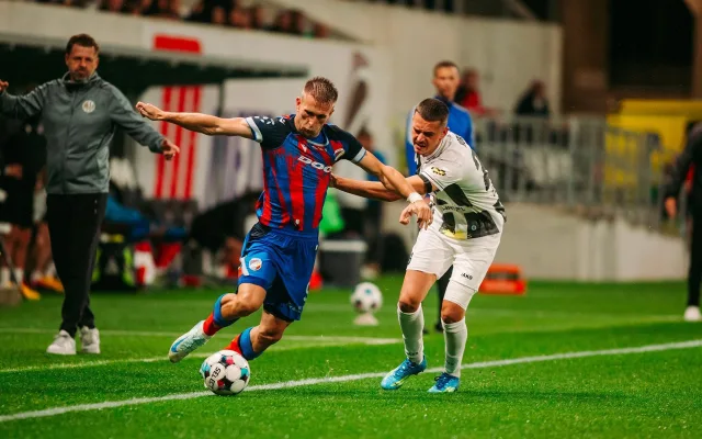 Fotbalisté Hradce remizovali v dohrávce 0:0 s Plzní, která dohrávala v oslabení