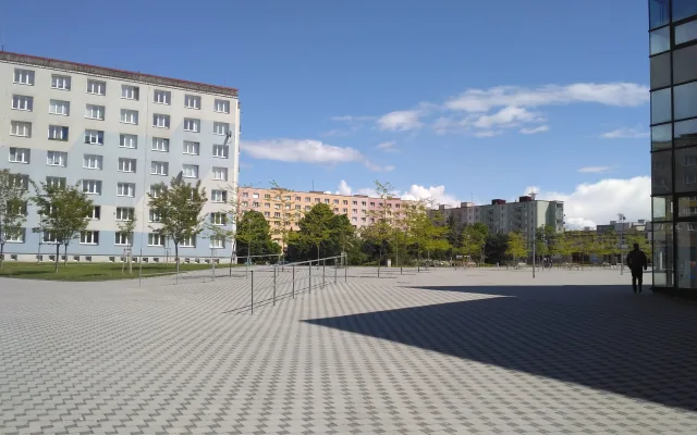 Zelených ploch je pouhý zlomek, zbytek je betonová poušť. To se změní