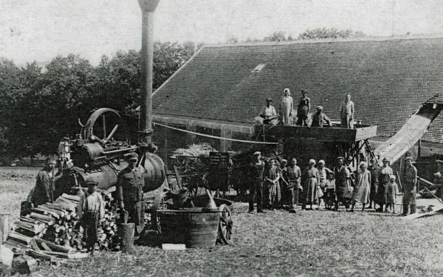 DRBNA HISTORIČKA: Po žních přišlo mlácení obilí, těžká práce s rizikem