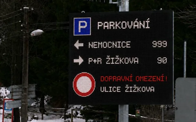 Inteligentní navigace bude řidičům v Jihlavě radit, kde je volné parkovací místo