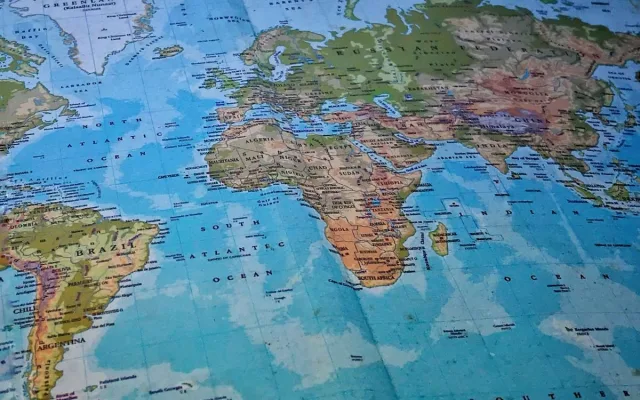 Grónsko není stejně velké jako Afrika. OSN podpořila změnu světových map