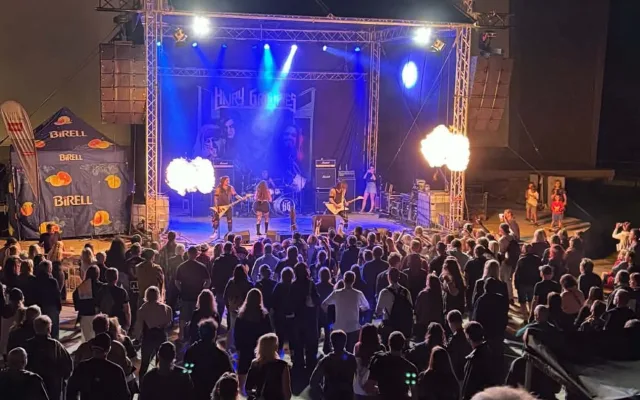 FOTO: Benefiční koncert v letním kině vynesl 108 550 korun, je to rekordní částka