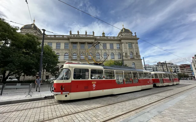 K Muzeu se vrací tramvaje, trať na Václavák zatím využijí v případech nouze