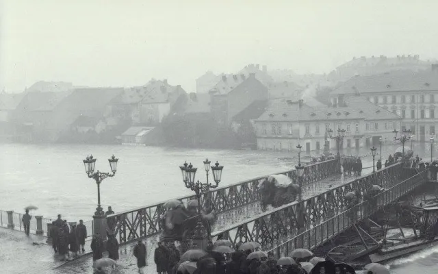 Hrozivá povodeň roku 1890 zaplavila stovky domů a nahrnula do města metr písku