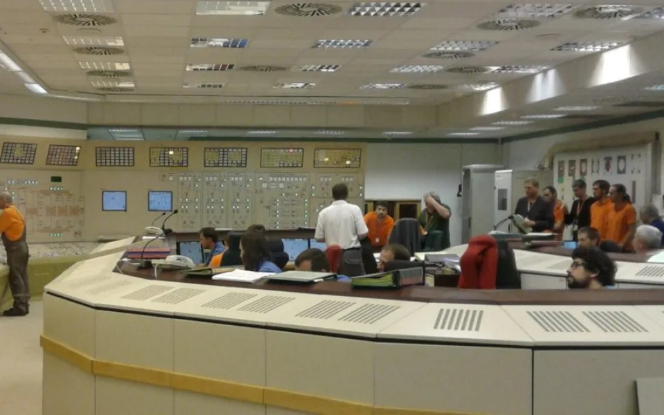 Pohled do velína prvního bloku v době zkoušky turbíny