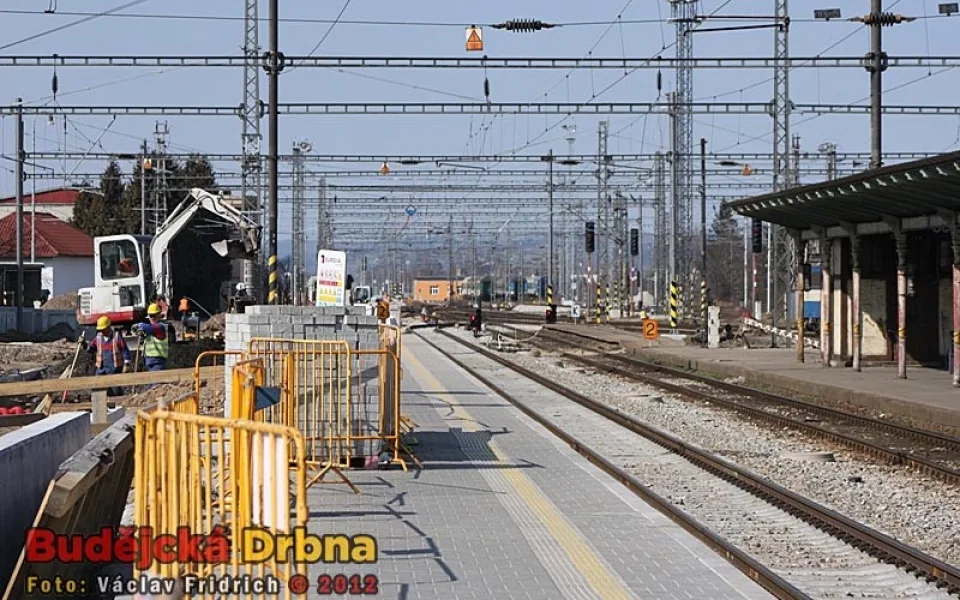 Jak stát staví sen – železniční koridory měly sloužit v r. 2010, možná budou hotovy v r. 2021