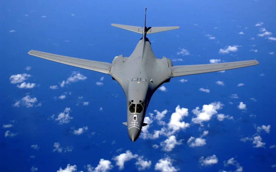 B-1B_over_the_pacific_ocean